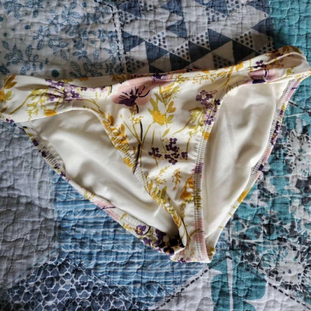 Old Navy bikini bundle - Picture 4 of 8